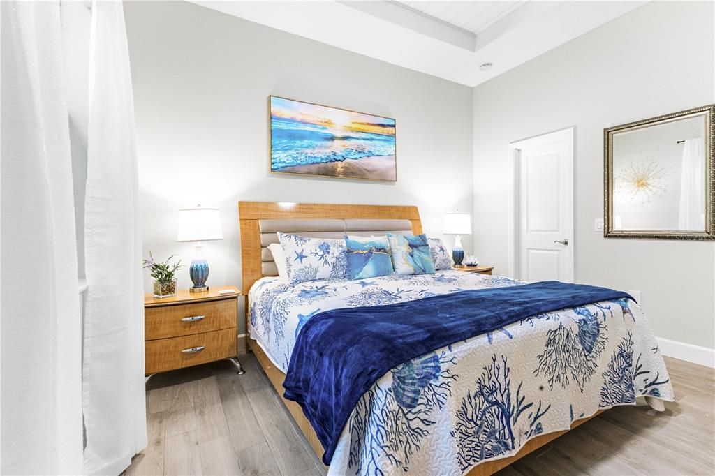 For Sale: $1,075,000 (6 beds, 4 baths, 2450 Square Feet)