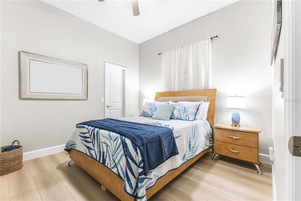For Sale: $1,075,000 (6 beds, 4 baths, 2450 Square Feet)