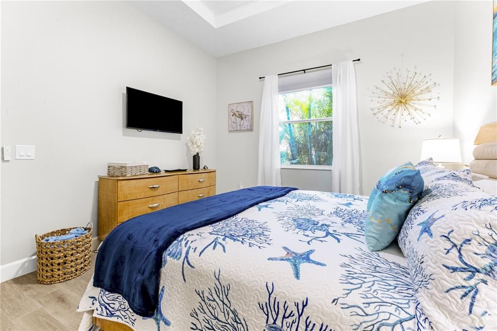 For Sale: $1,075,000 (6 beds, 4 baths, 2450 Square Feet)
