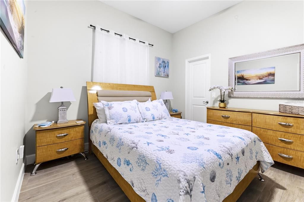 For Sale: $1,075,000 (6 beds, 4 baths, 2450 Square Feet)