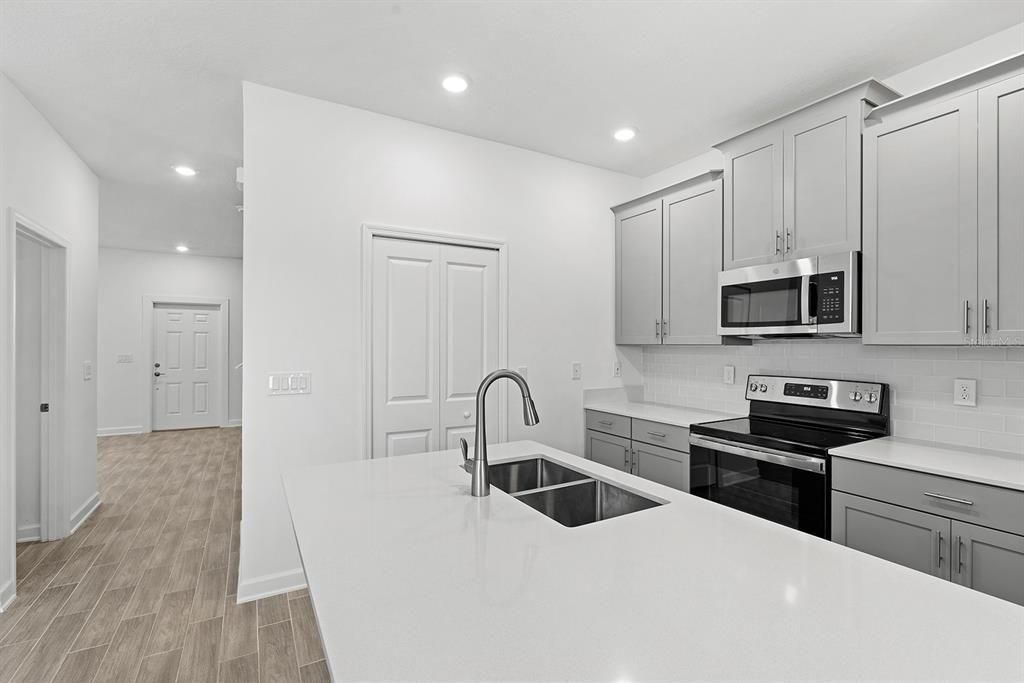 For Rent: $2,400 (3 beds, 2 baths, 1755 Square Feet)