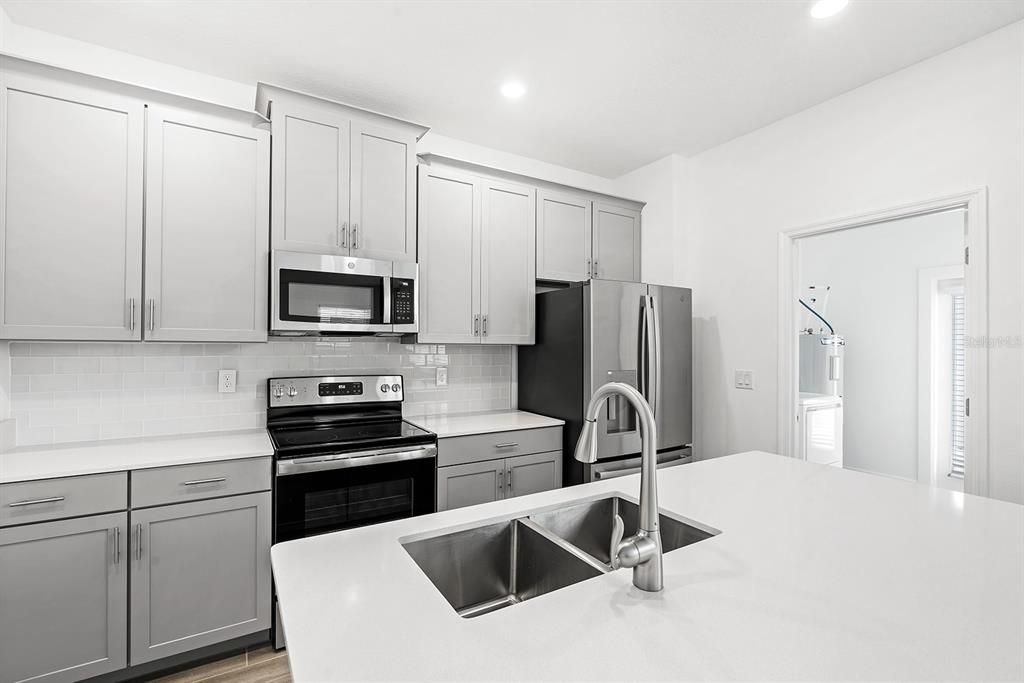 For Rent: $2,400 (3 beds, 2 baths, 1755 Square Feet)