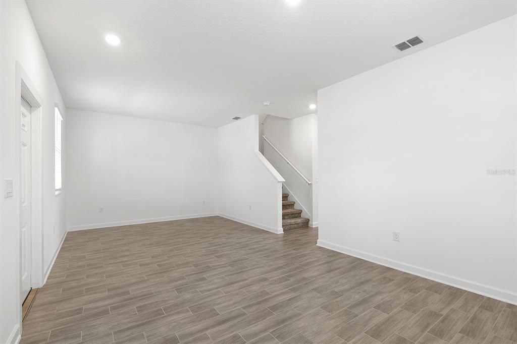 For Rent: $2,400 (3 beds, 2 baths, 1755 Square Feet)