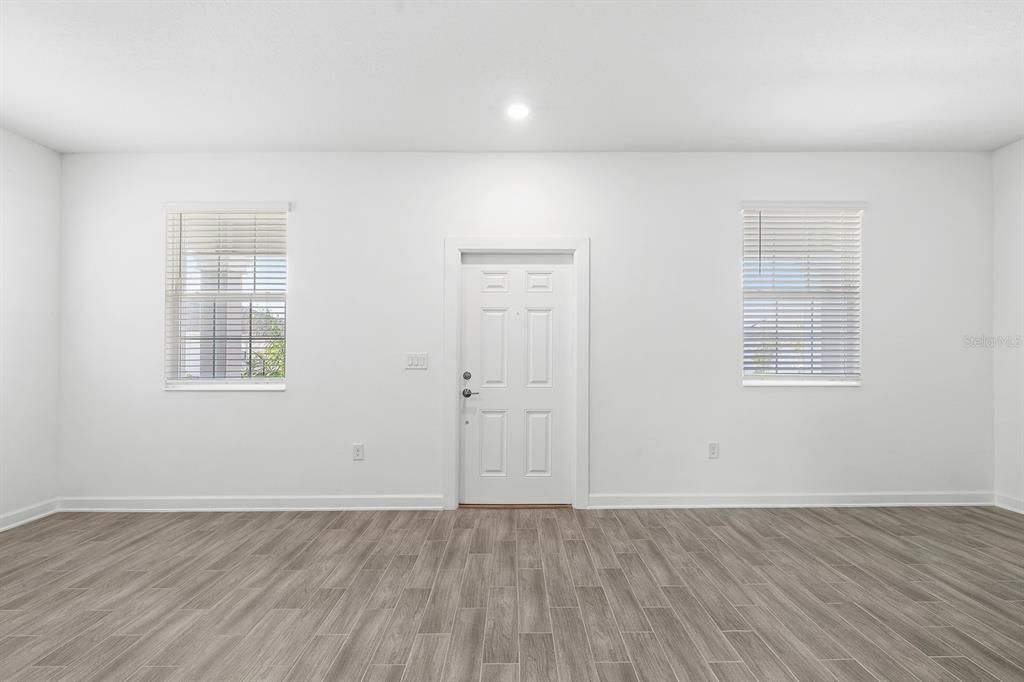 For Rent: $2,400 (3 beds, 2 baths, 1755 Square Feet)