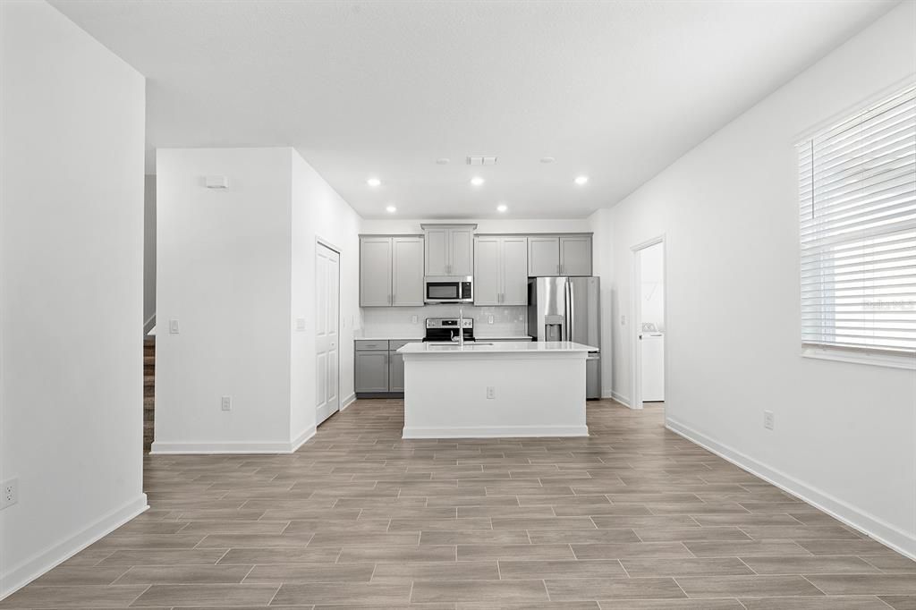 For Rent: $2,400 (3 beds, 2 baths, 1755 Square Feet)