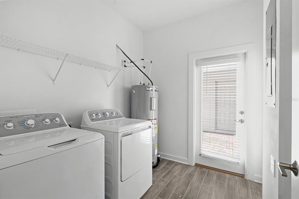 For Rent: $2,400 (3 beds, 2 baths, 1755 Square Feet)