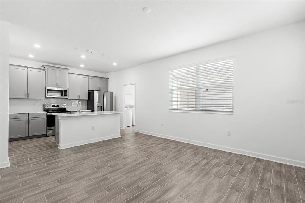 For Rent: $2,400 (3 beds, 2 baths, 1755 Square Feet)