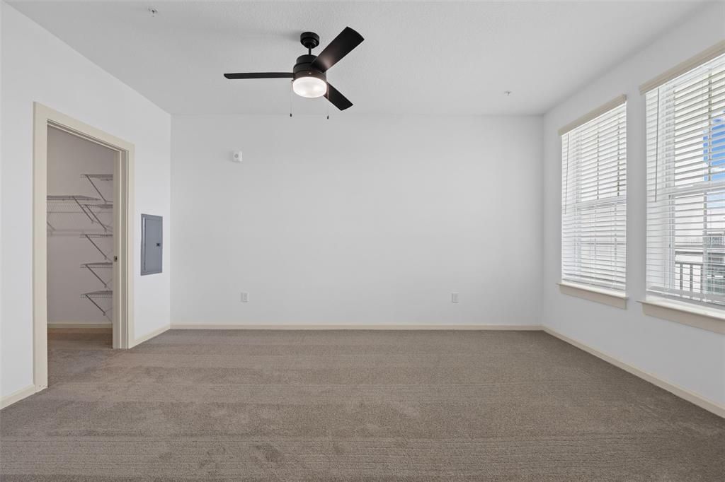For Rent: $1,679 (1 beds, 1 baths, 803 Square Feet)
