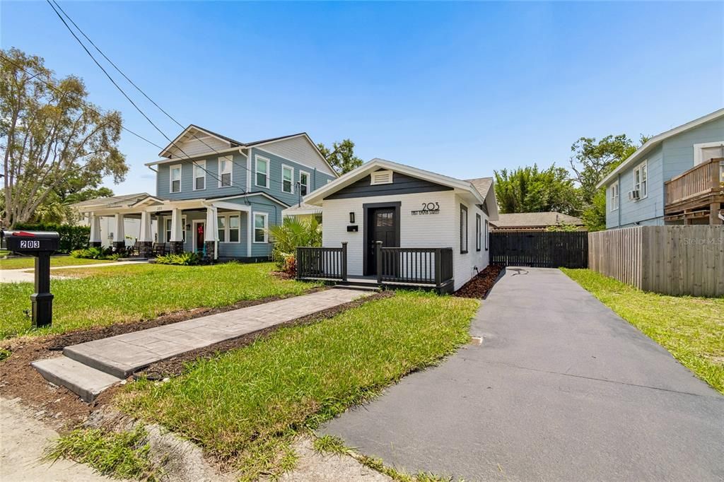 На продажу: $309,900 (1 спален, 1 ванн, 754 Квадратных фут)