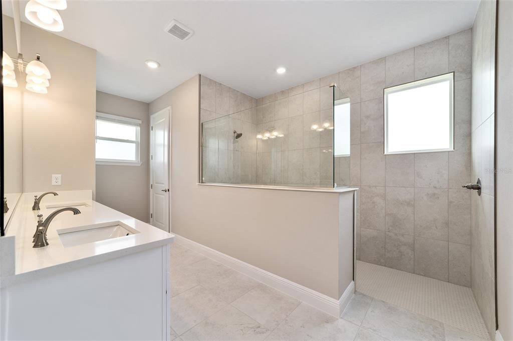 En Venta: $498,375 (2 camas, 2 baños, 2493 Pies cuadrados)
