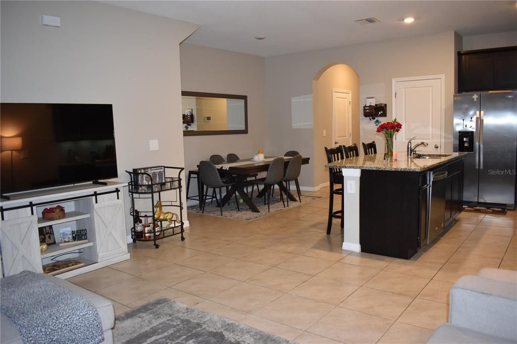 For Sale: $370,000 (3 beds, 2 baths, 1725 Square Feet)