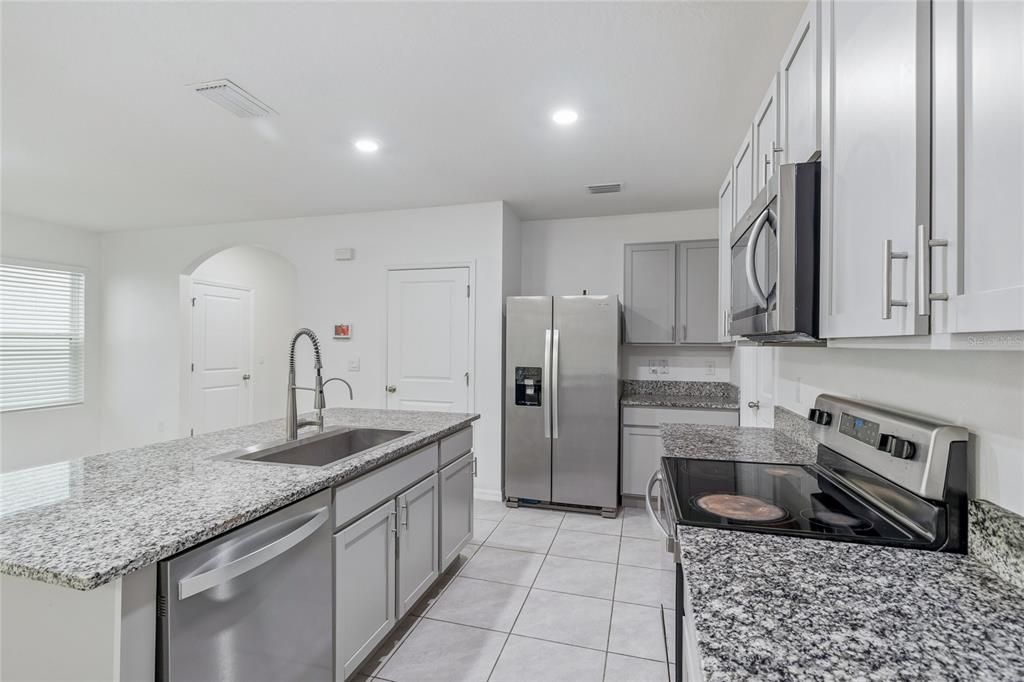 En Venta: $514,900 (5 camas, 3 baños, 2447 Pies cuadrados)