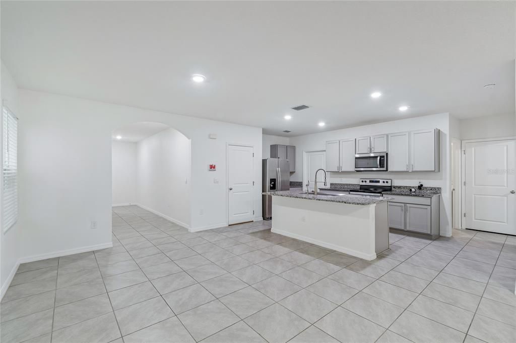 En Venta: $514,900 (5 camas, 3 baños, 2447 Pies cuadrados)