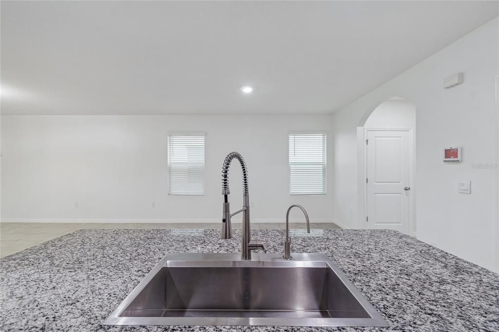 En Venta: $514,900 (5 camas, 3 baños, 2447 Pies cuadrados)