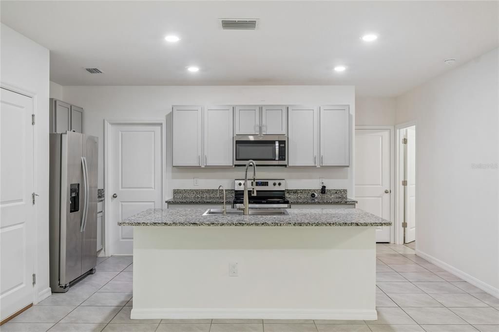 En Venta: $514,900 (5 camas, 3 baños, 2447 Pies cuadrados)