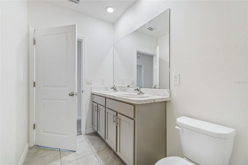 En Venta: $514,900 (5 camas, 3 baños, 2447 Pies cuadrados)
