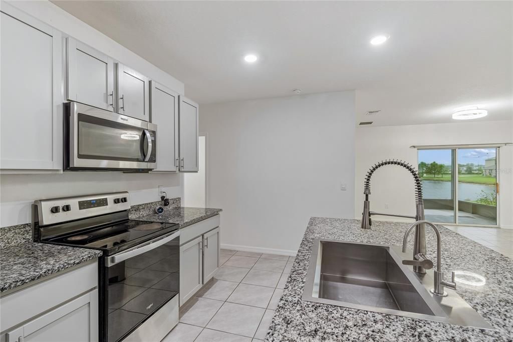 En Venta: $514,900 (5 camas, 3 baños, 2447 Pies cuadrados)