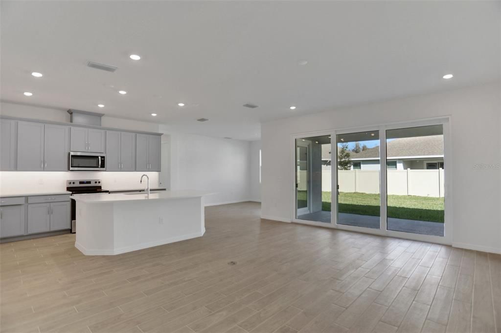 En Venta: $646,349 (5 camas, 3 baños, 3574 Pies cuadrados)