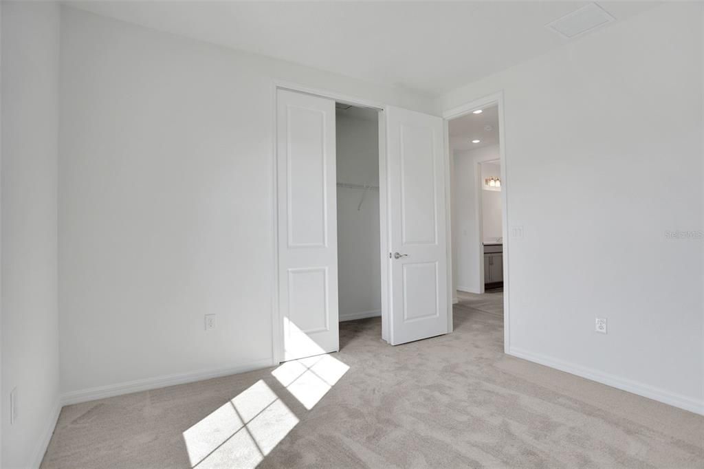 En Venta: $646,349 (5 camas, 3 baños, 3574 Pies cuadrados)