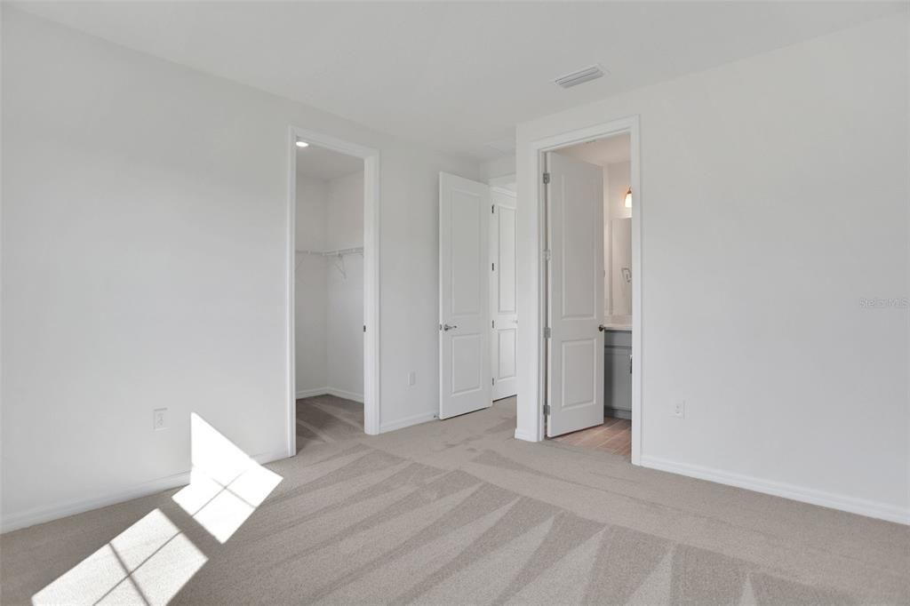 En Venta: $646,349 (5 camas, 3 baños, 3574 Pies cuadrados)