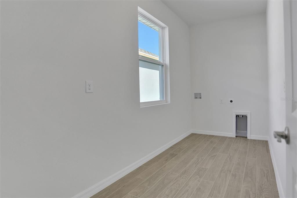 En Venta: $646,349 (5 camas, 3 baños, 3574 Pies cuadrados)