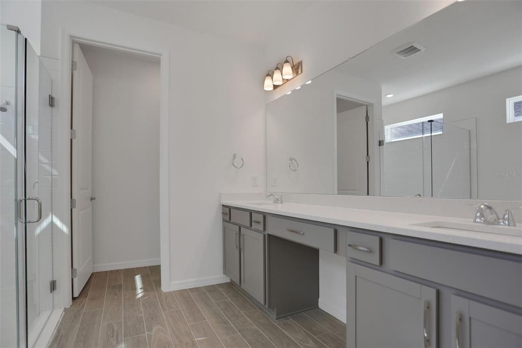En Venta: $646,349 (5 camas, 3 baños, 3574 Pies cuadrados)