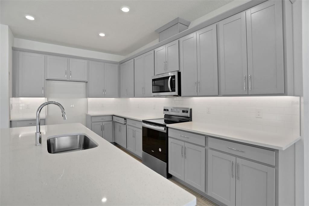 En Venta: $646,349 (5 camas, 3 baños, 3574 Pies cuadrados)