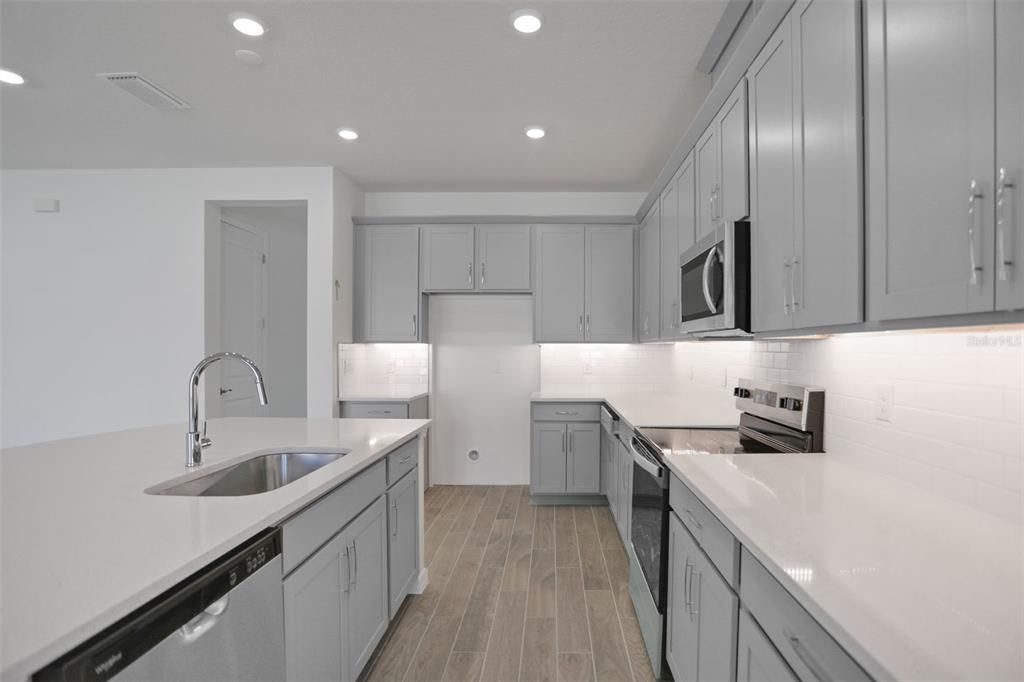 En Venta: $646,349 (5 camas, 3 baños, 3574 Pies cuadrados)