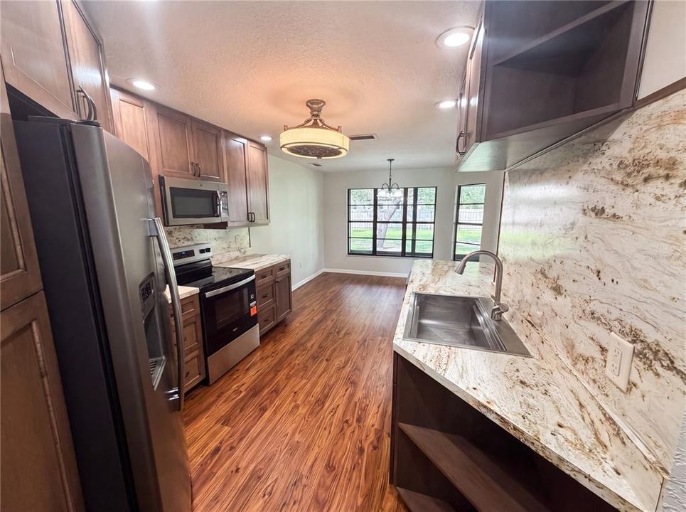 En Venta: $285,000 (3 camas, 2 baños, 1431 Pies cuadrados)