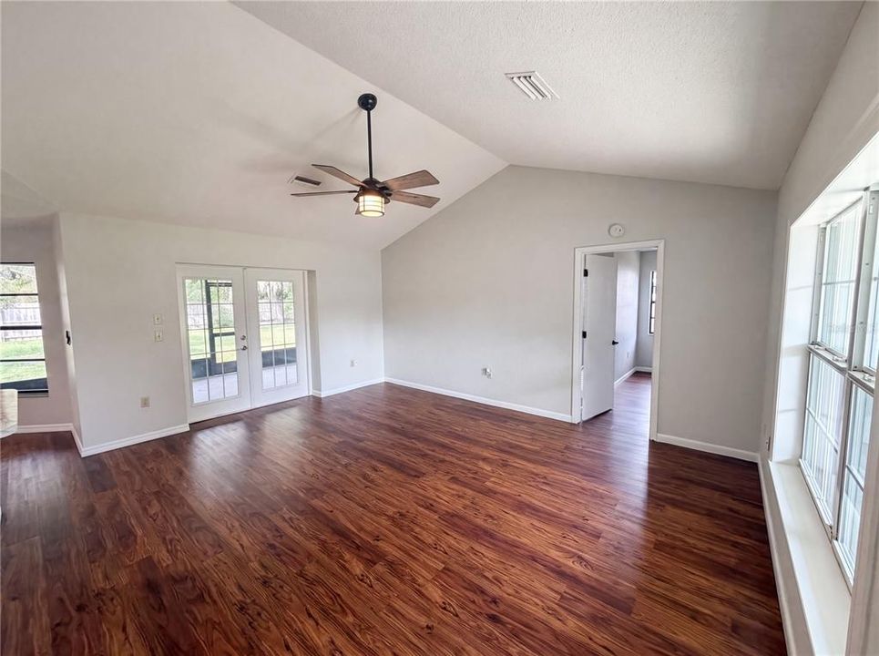 En Venta: $285,000 (3 camas, 2 baños, 1431 Pies cuadrados)