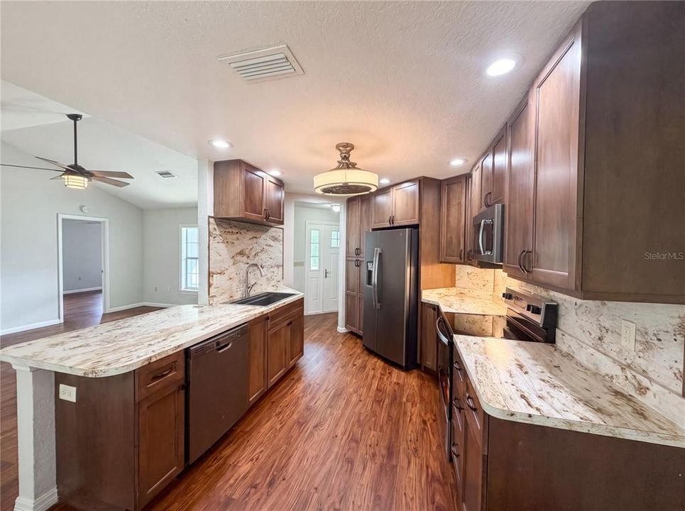 En Venta: $285,000 (3 camas, 2 baños, 1431 Pies cuadrados)