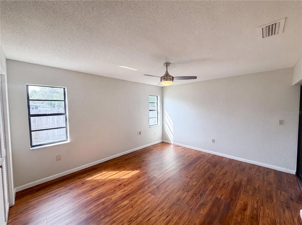 En Venta: $285,000 (3 camas, 2 baños, 1431 Pies cuadrados)