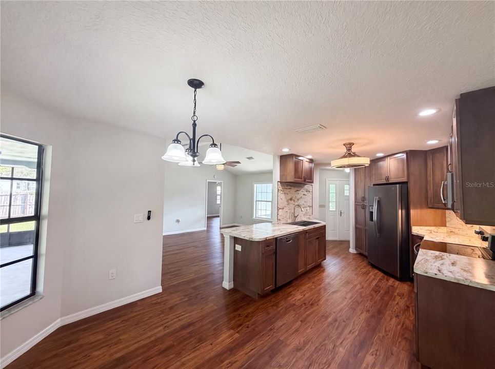 En Venta: $285,000 (3 camas, 2 baños, 1431 Pies cuadrados)