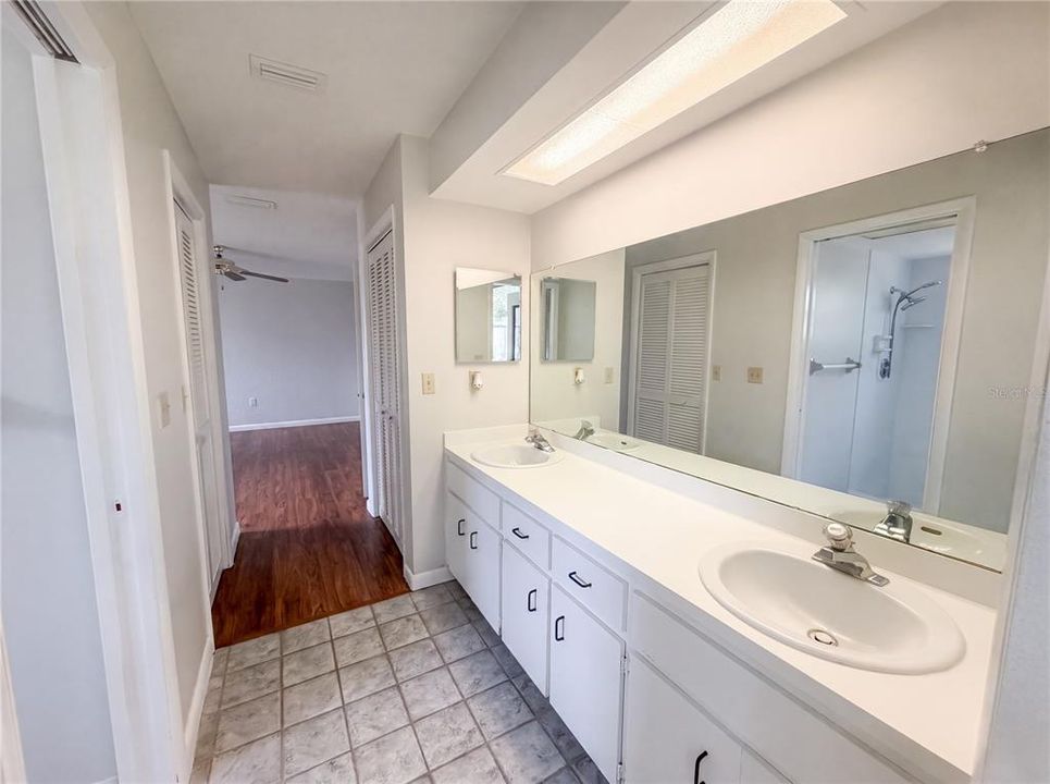 En Venta: $285,000 (3 camas, 2 baños, 1431 Pies cuadrados)