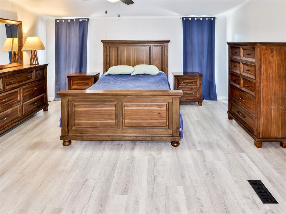 En Venta: $319,900 (4 camas, 2 baños, 2128 Pies cuadrados)