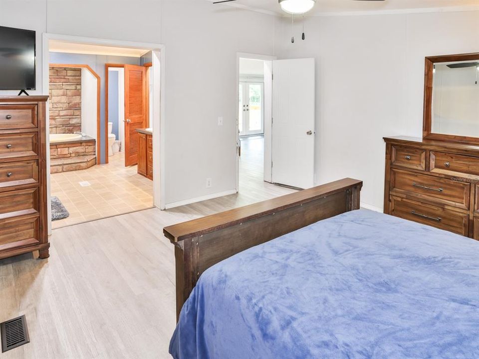 En Venta: $319,900 (4 camas, 2 baños, 2128 Pies cuadrados)