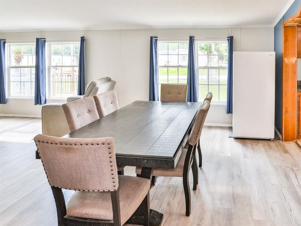 En Venta: $319,900 (4 camas, 2 baños, 2128 Pies cuadrados)