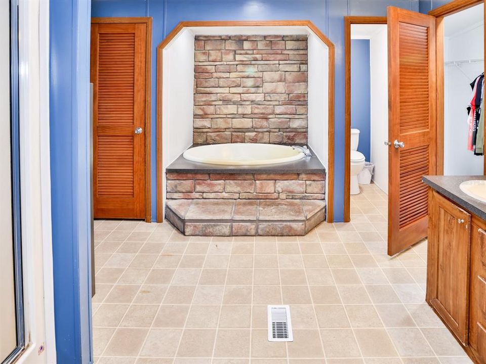 En Venta: $319,900 (4 camas, 2 baños, 2128 Pies cuadrados)