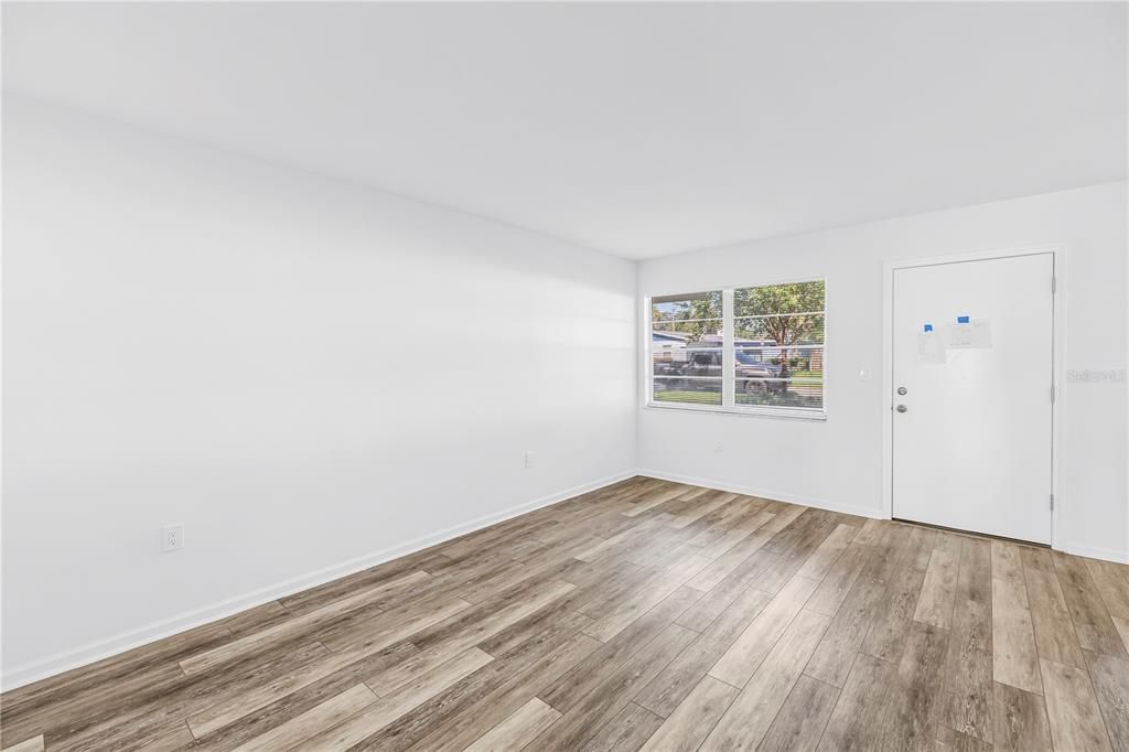 For Sale: $110,000 (1 beds, 1 baths, 720 Square Feet)