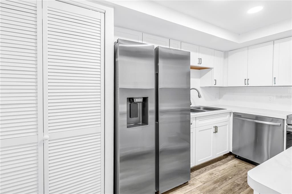 For Sale: $110,000 (1 beds, 1 baths, 720 Square Feet)