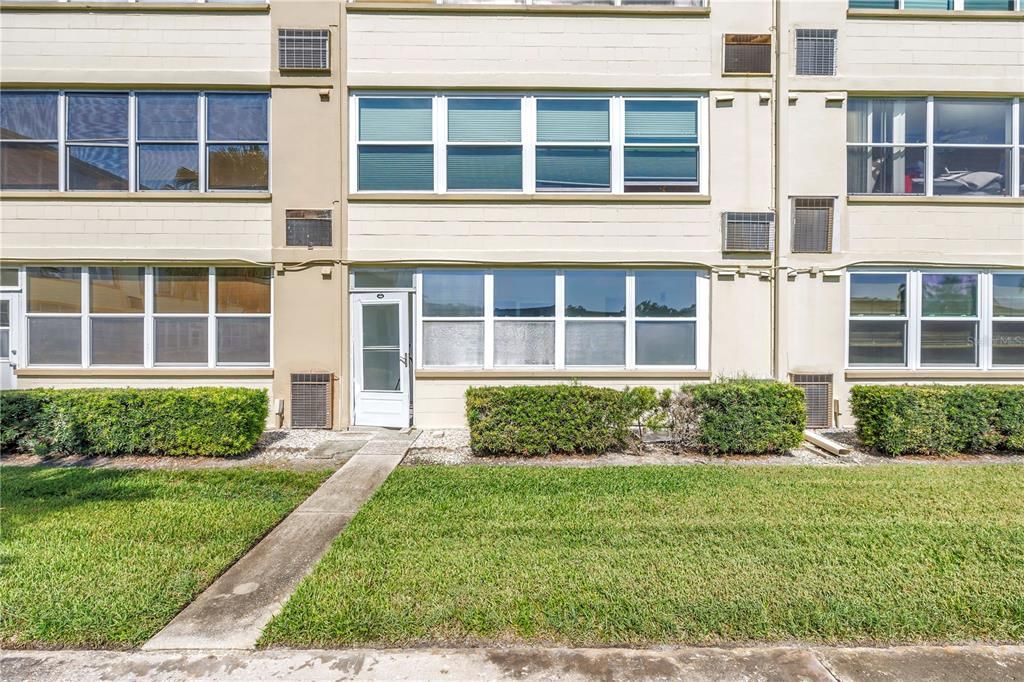For Sale: $110,000 (1 beds, 1 baths, 720 Square Feet)