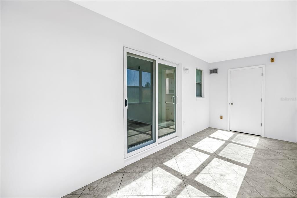 For Sale: $110,000 (1 beds, 1 baths, 720 Square Feet)