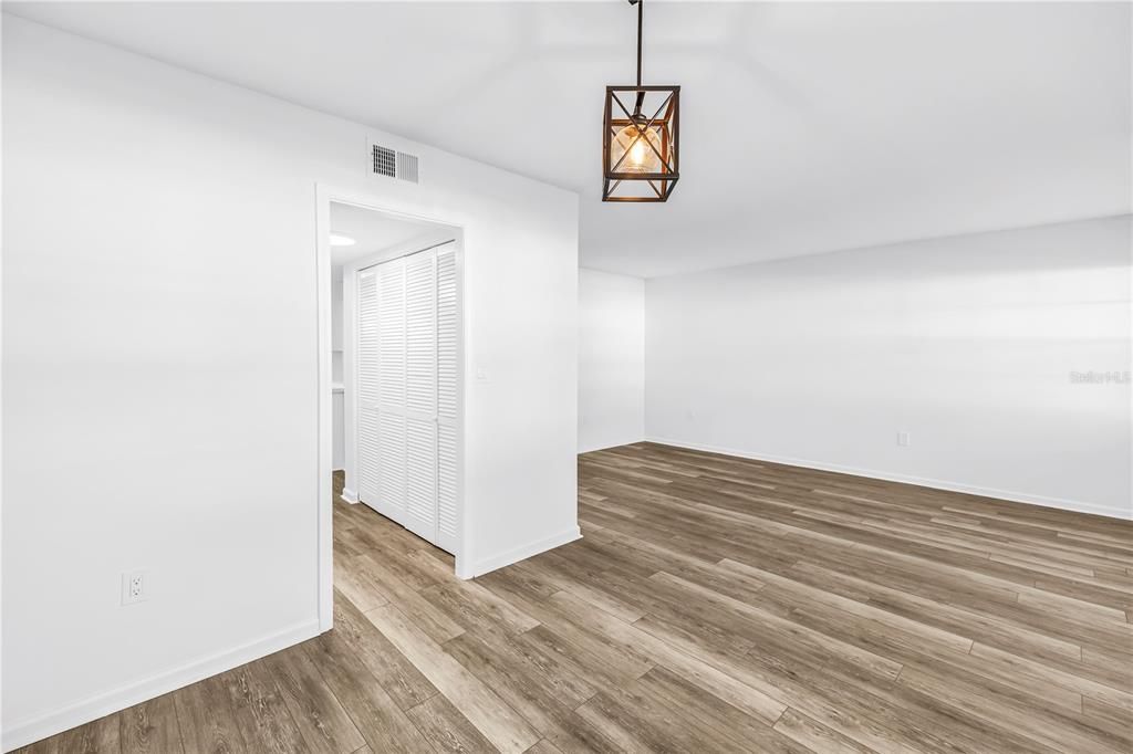 For Sale: $110,000 (1 beds, 1 baths, 720 Square Feet)