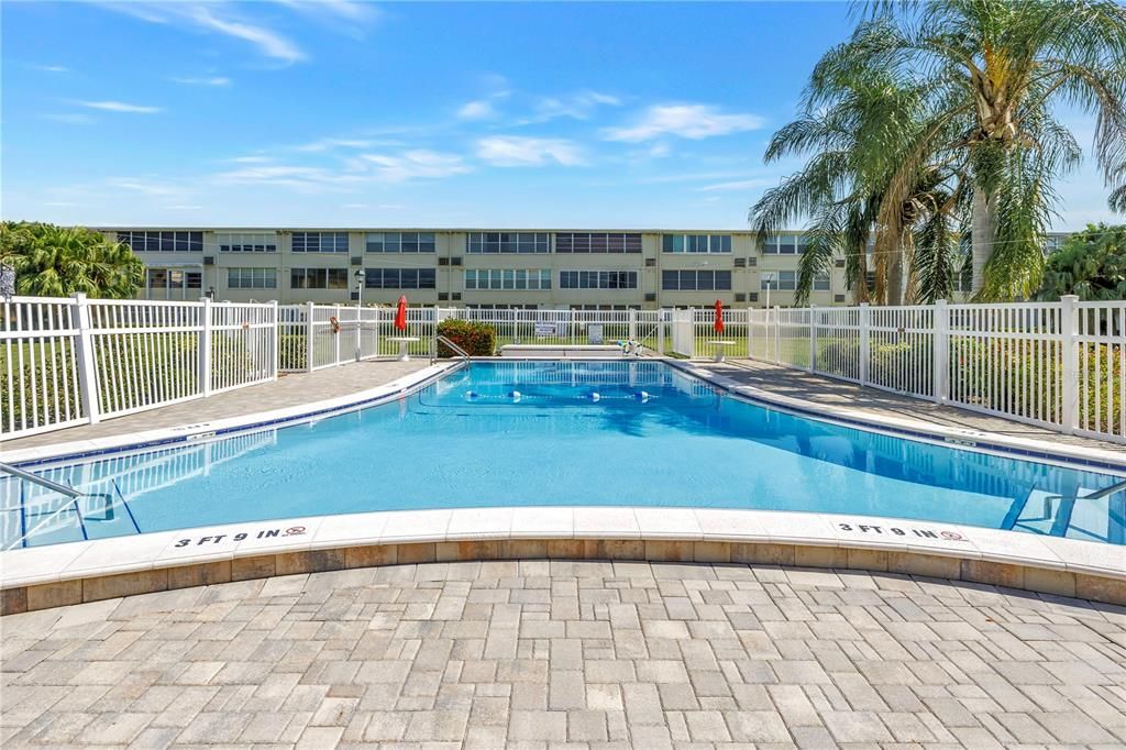 For Sale: $110,000 (1 beds, 1 baths, 720 Square Feet)