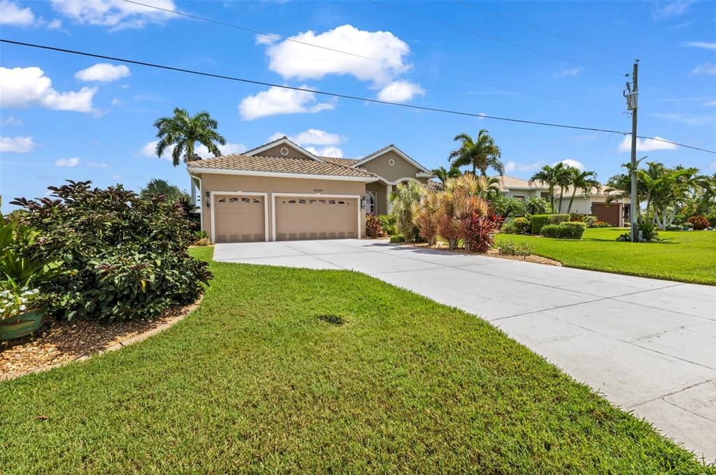 For Sale: $575,000 (3 beds, 2 baths, 2099 Square Feet)