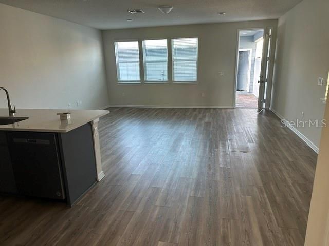 En Venta: $429,000 (4 camas, 3 baños, 1675 Pies cuadrados)