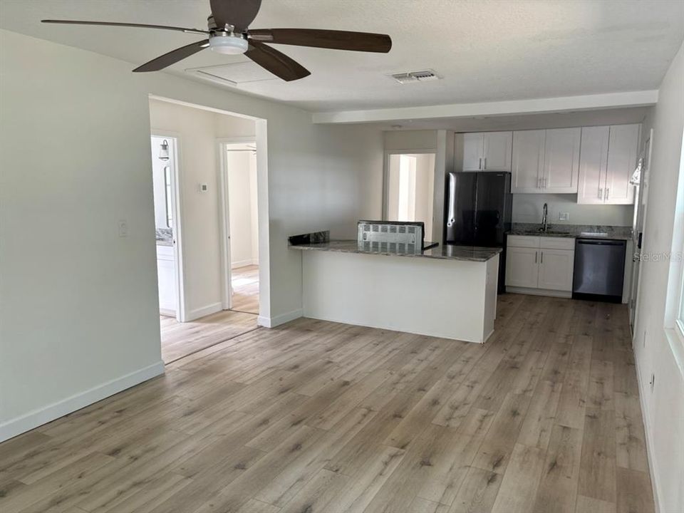 Activo con contrato: $254,500 (4 camas, 3 baños, 1268 Pies cuadrados)