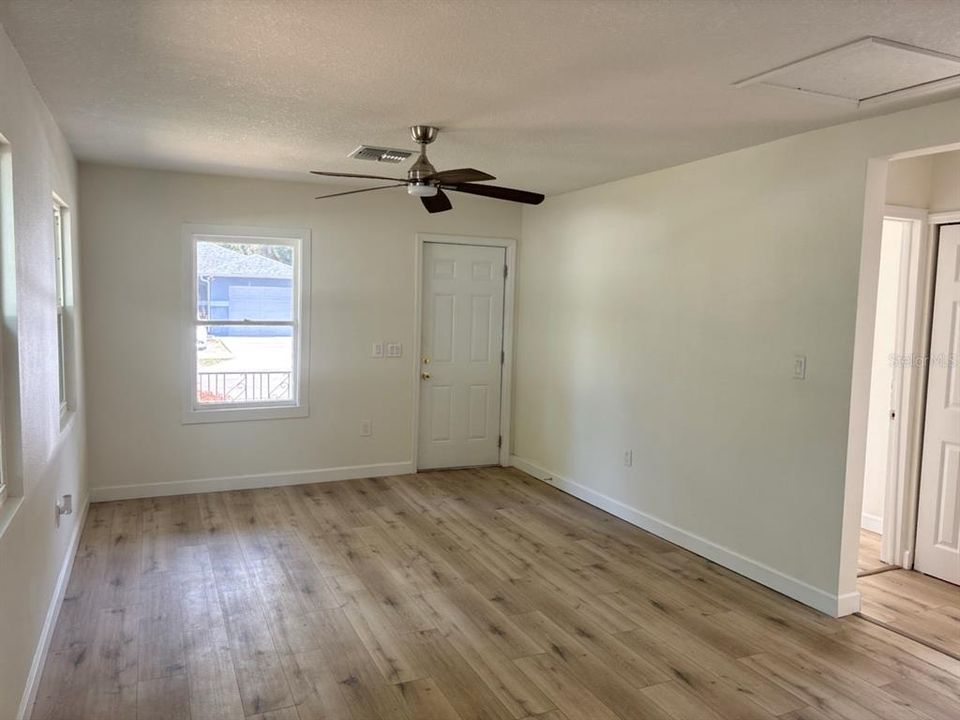 Activo con contrato: $254,500 (4 camas, 3 baños, 1268 Pies cuadrados)