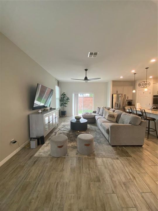 En Renta: $2,500 (3 camas, 2 baños, 2230 Pies cuadrados)