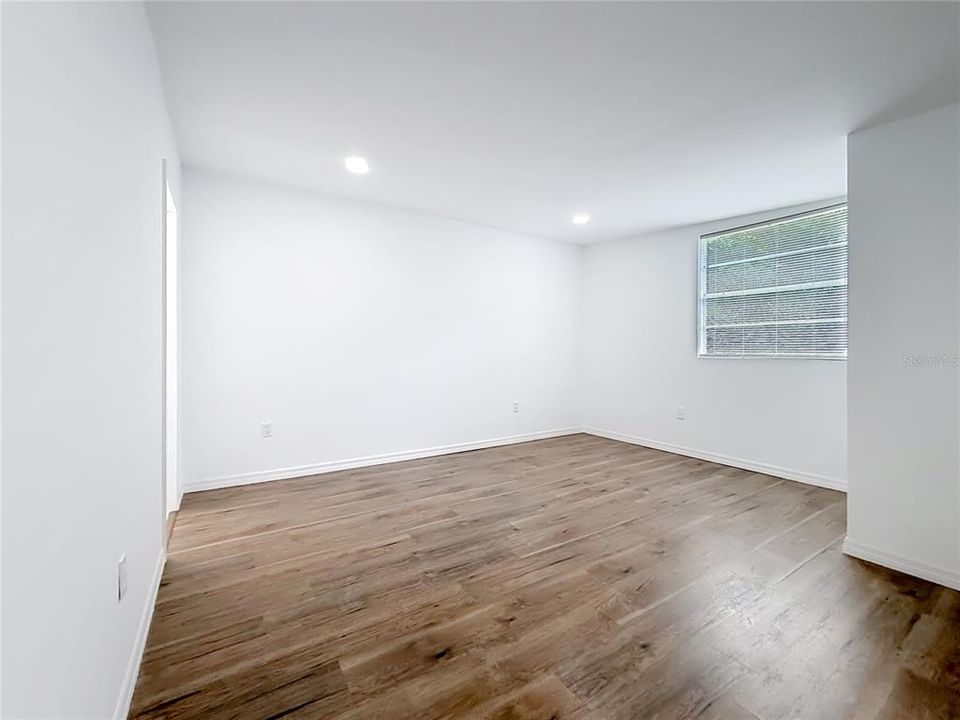 На продажу: $195,000 (4 спален, 3 ванн, 2416 Квадратных фут)